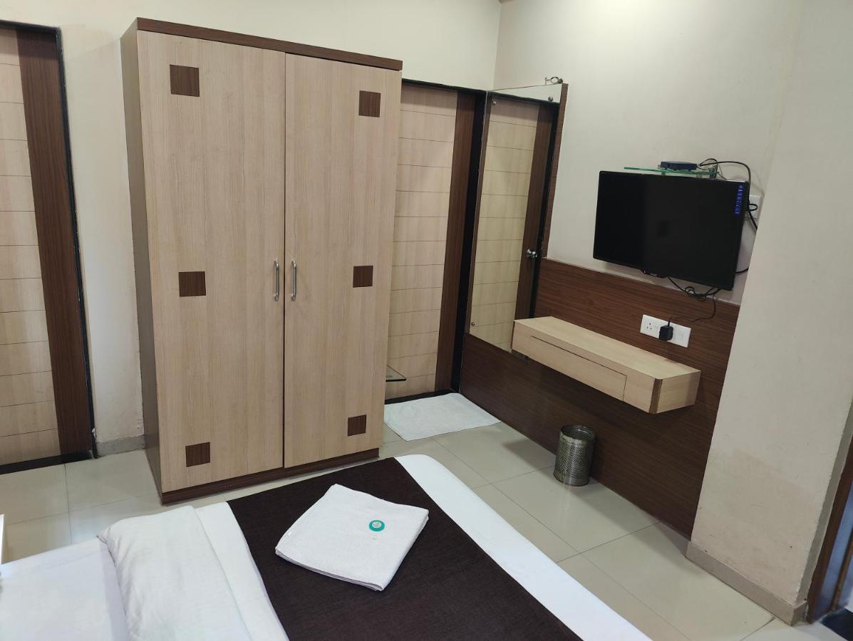 Oyo 3776中城酒店 纳西克 外观 照片