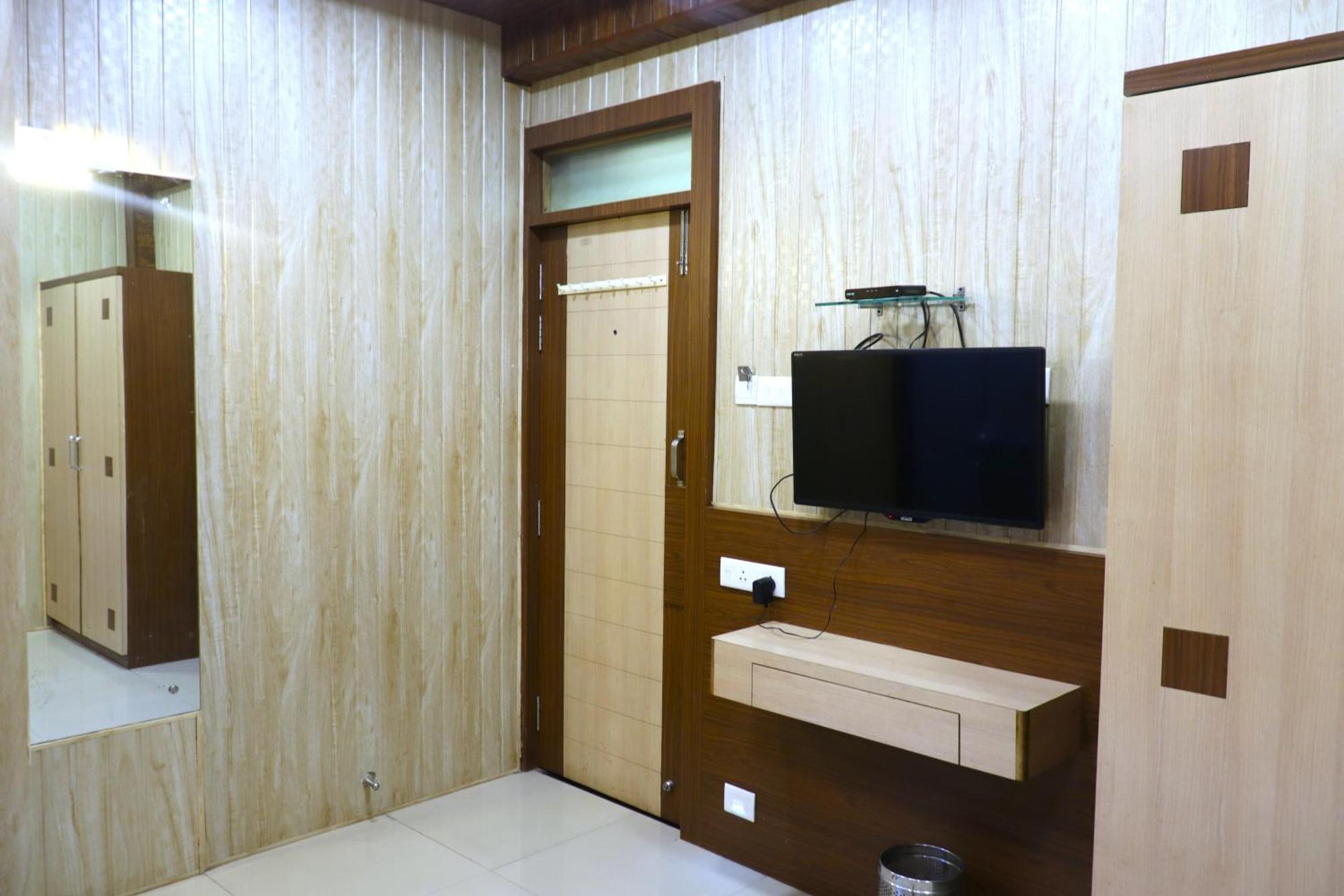 Oyo 3776中城酒店 纳西克 外观 照片